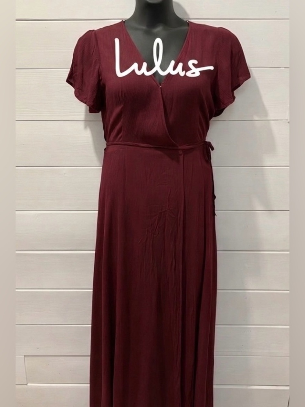LULUS Robe longue bourgogne – Taille S – NWT